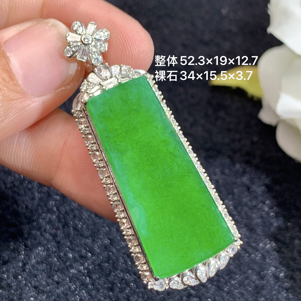 18K金镶嵌天然缅甸翡翠阳绿无事牌吊坠52.3×19×12.7/34×15.5×3.7