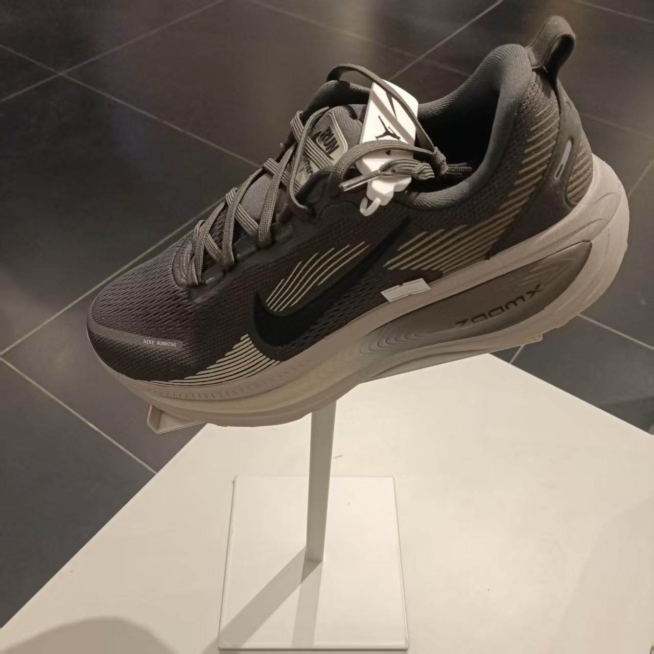 耐克NIKE男子跑步鞋减震 VOMERO 18 运动鞋HM6803215