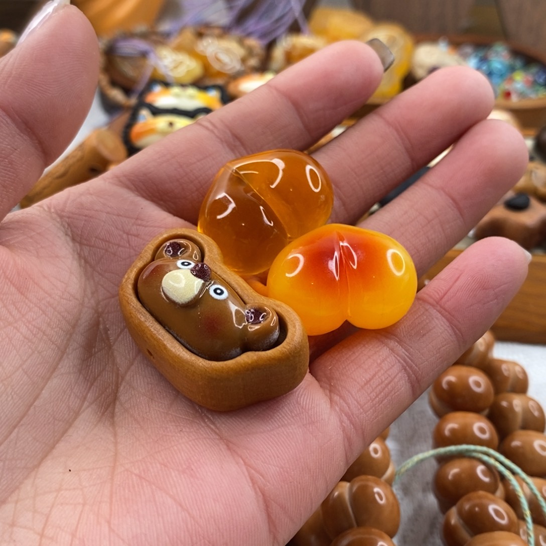 猴头核桃吊坠爱心配饰加小熊配饰