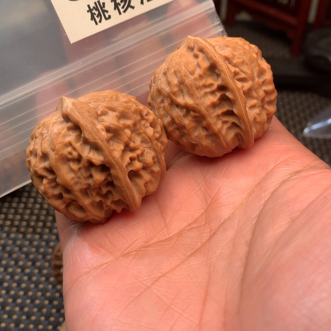 文玩核桃把件黄松玉元宝38