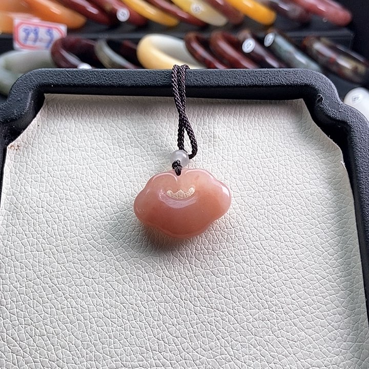 石英质玉颈饰未镶嵌