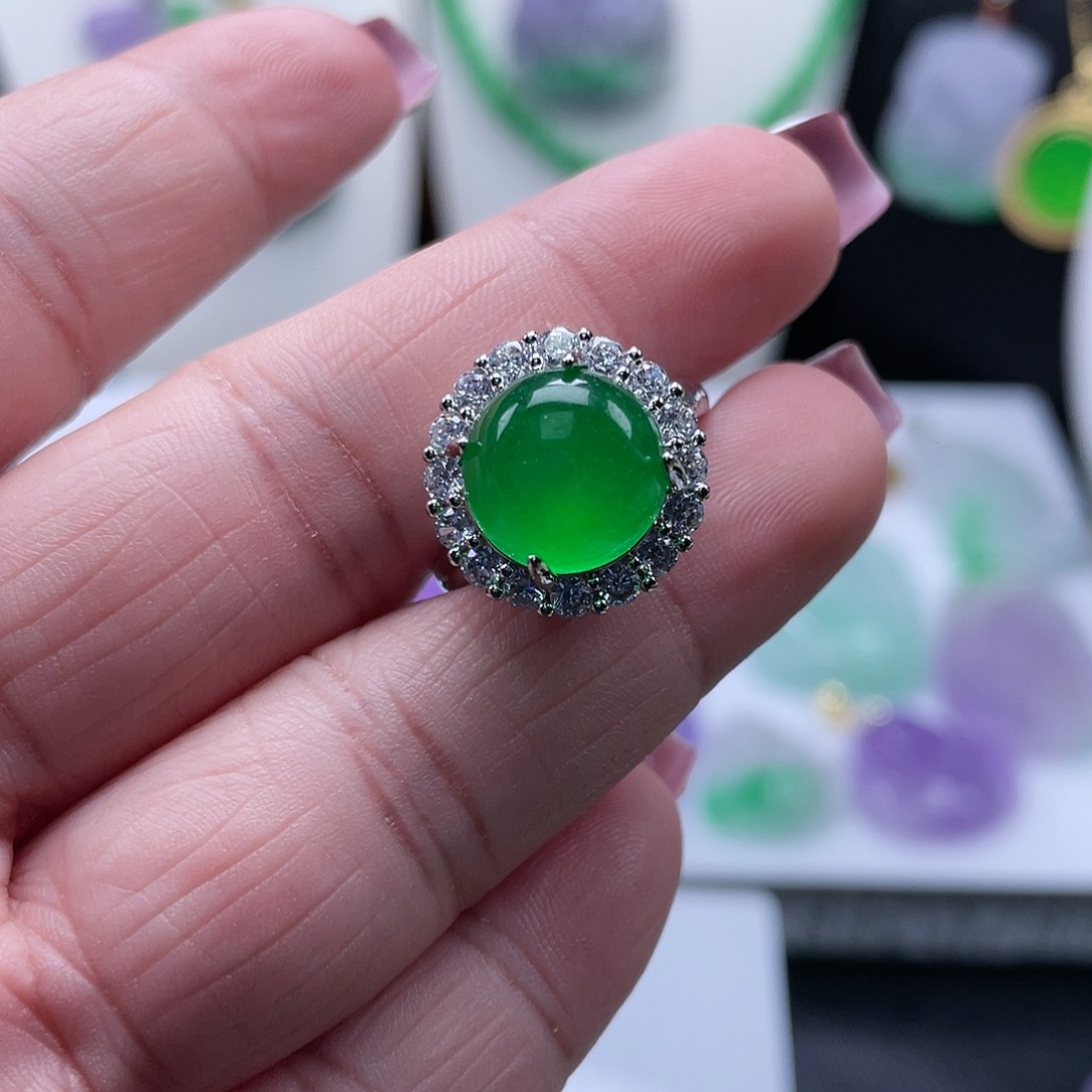 翡翠吊坠(赠链)未镶嵌