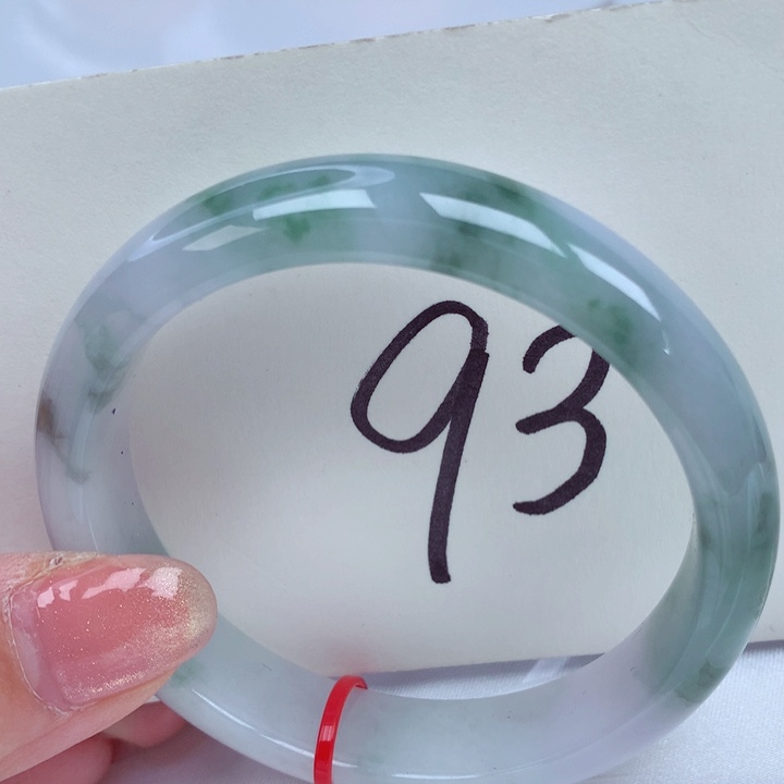 翡翠手镯未镶嵌翡翠