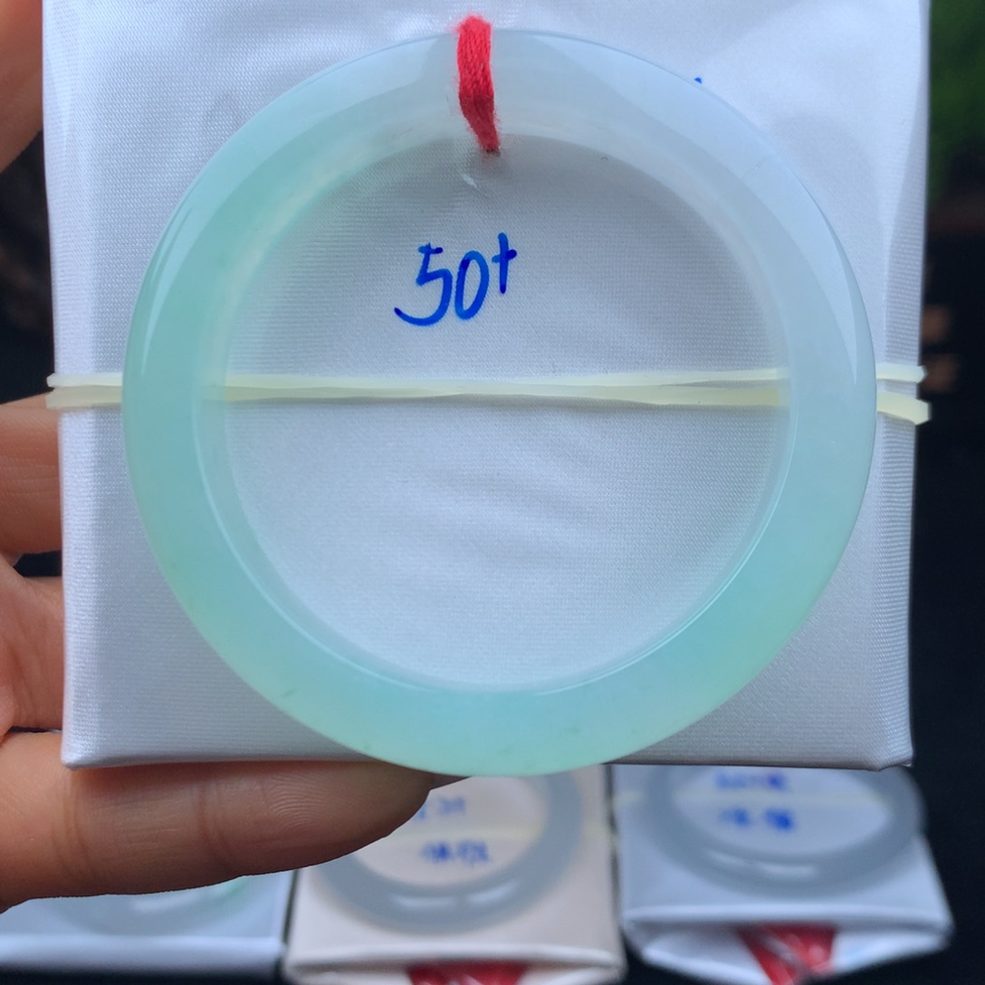 翡翠手镯未镶嵌手镯