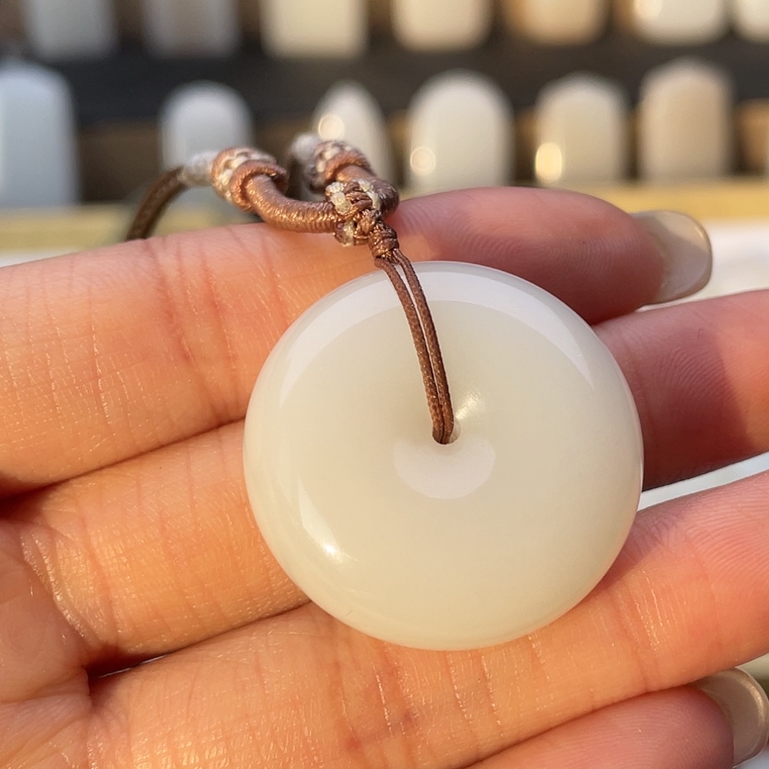 昔***年和田玉未镶嵌颈饰