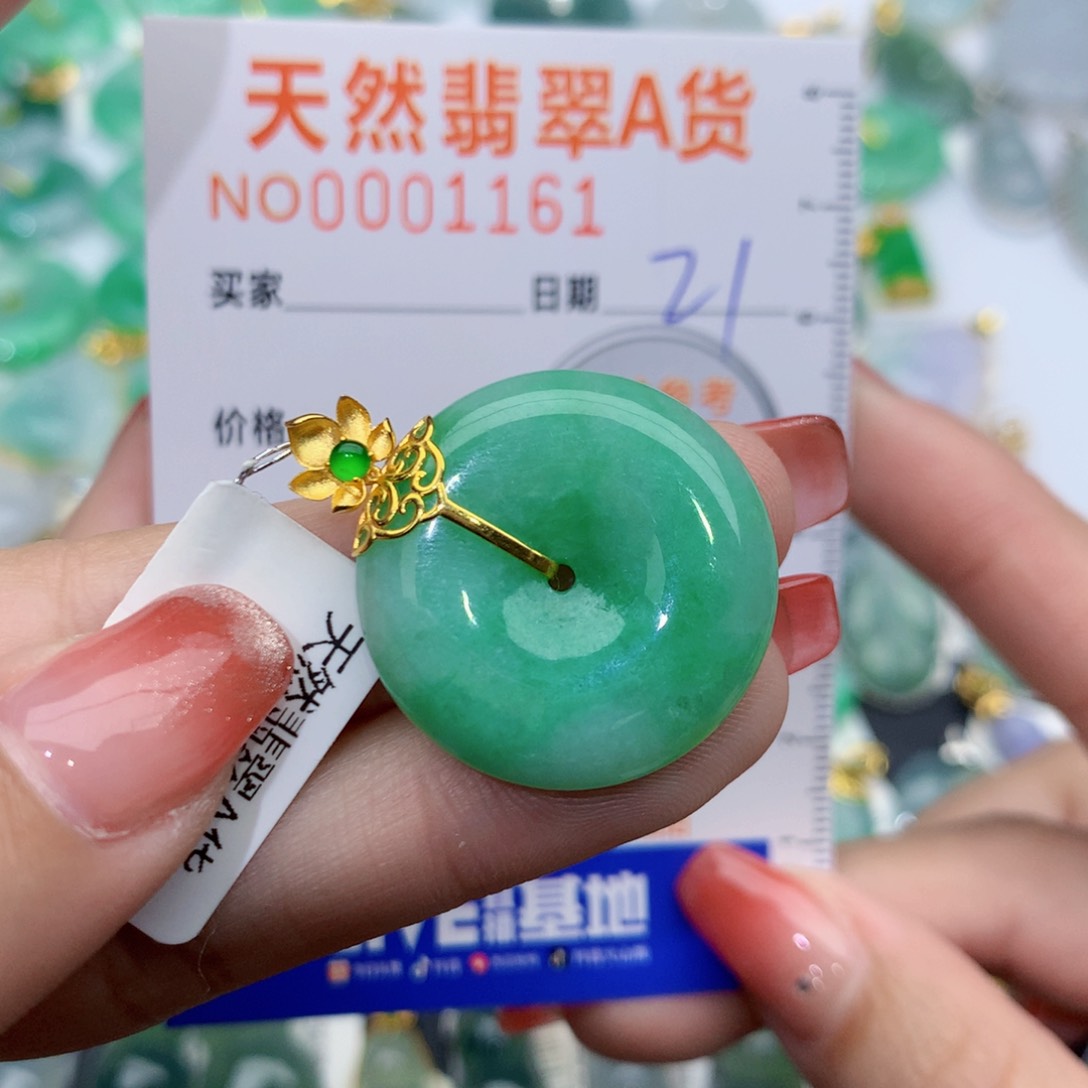 翡翠颈饰18K金镶嵌阿*扣