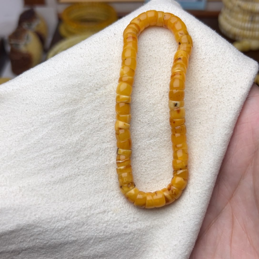 未镶嵌琥珀裸石7大肠 有瑕