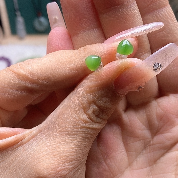 和田玉耳饰银S925镶嵌碧玉耳钉