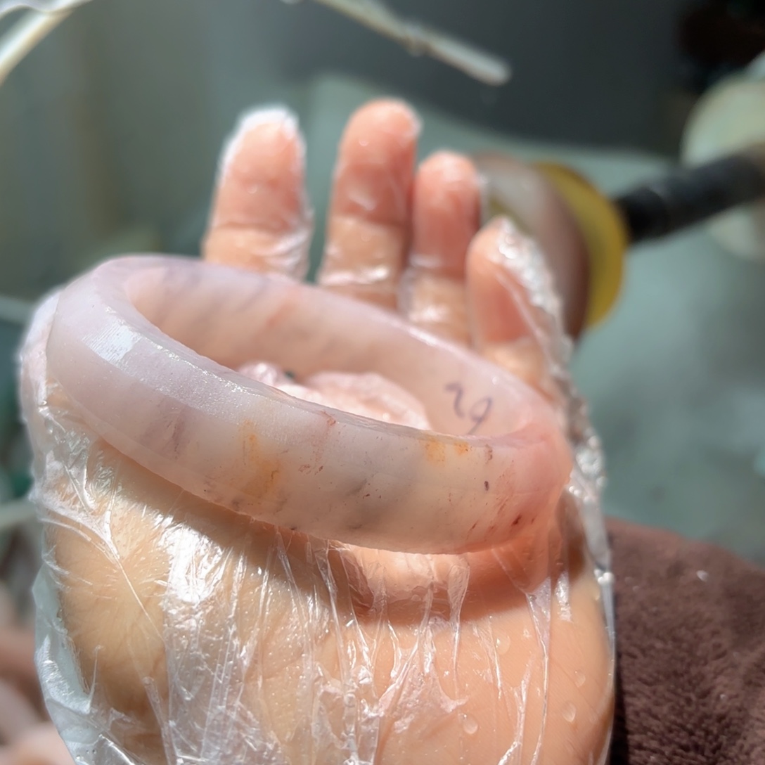 海***艺石英质玉未镶嵌手镯