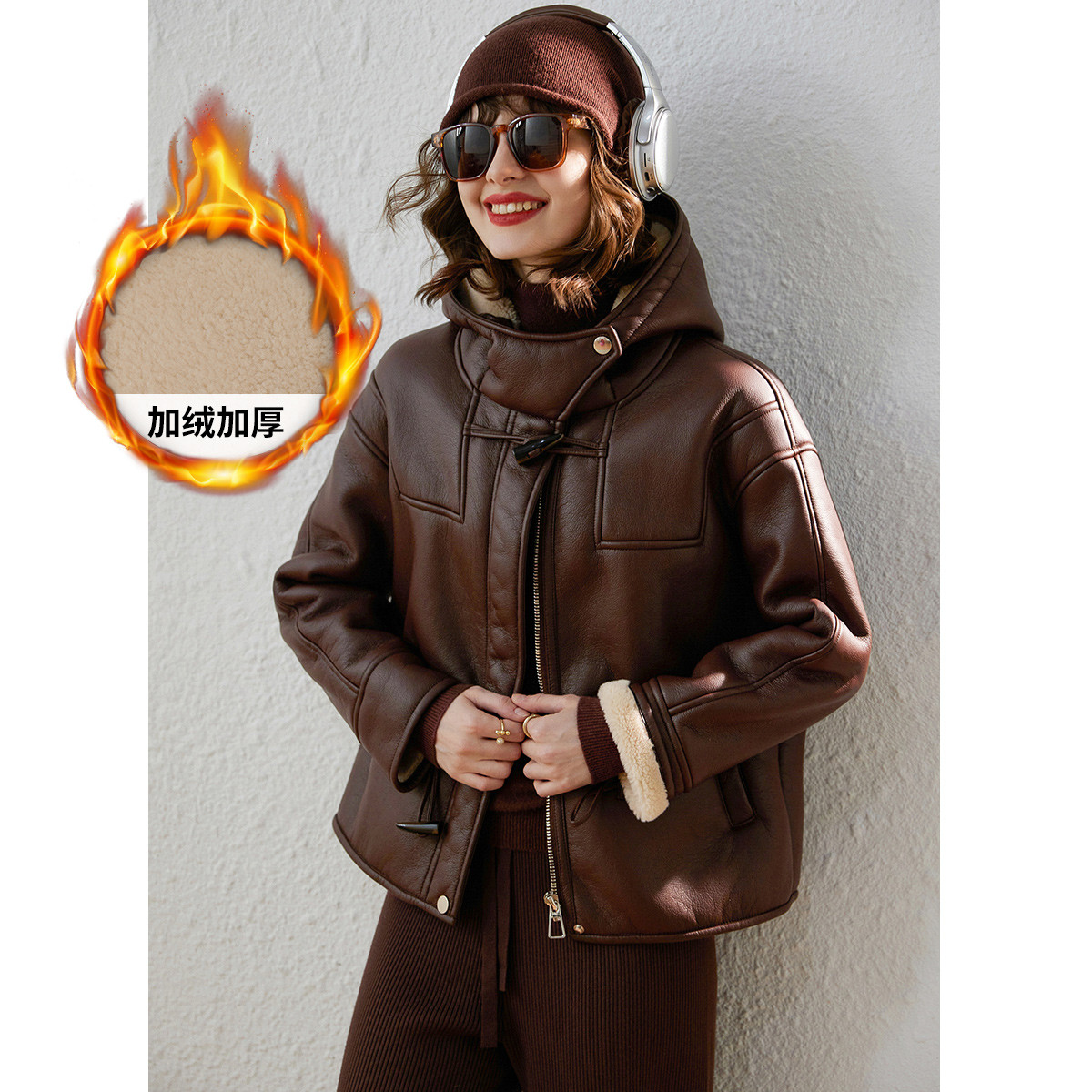 白鹿语冬款对扣皮感连帽温暖蓄热加绒加厚PU大衣外套HX10079