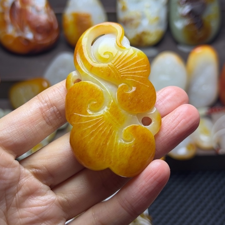 伊***o和田玉未镶嵌颈饰
