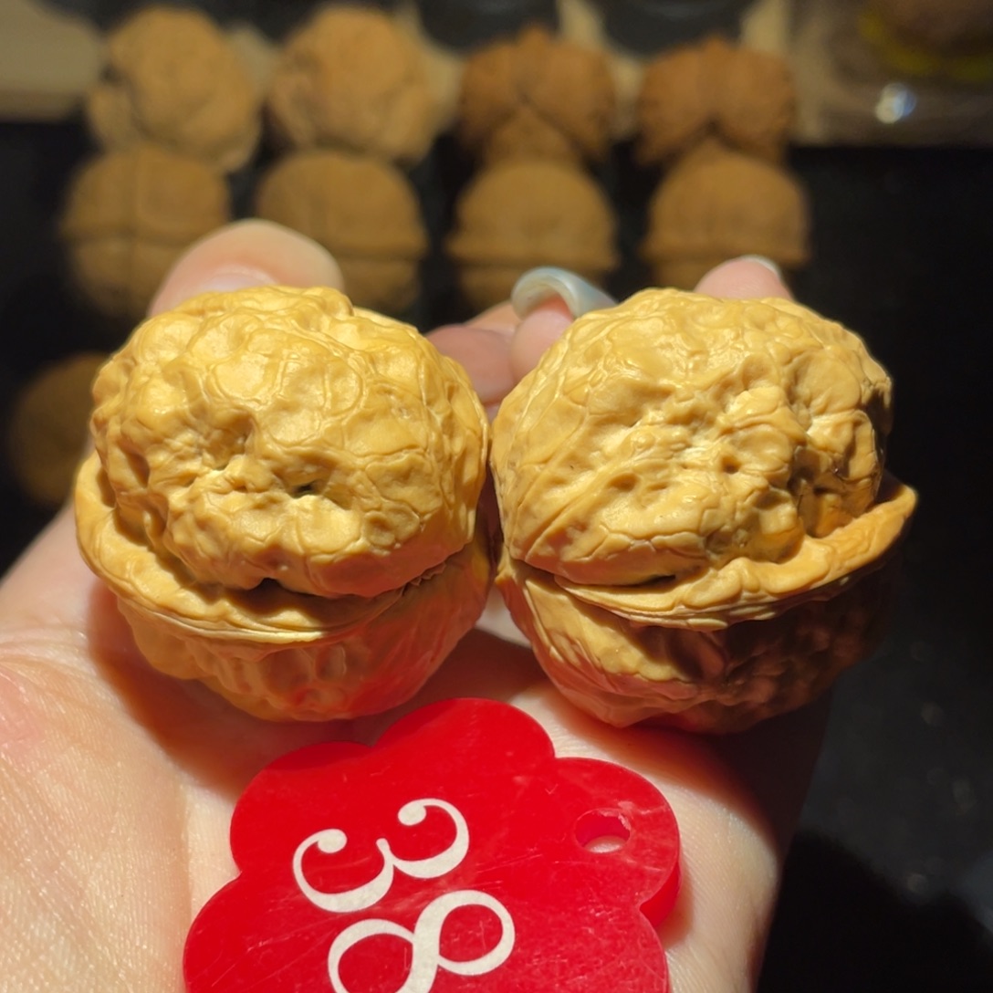 荷叶娃34尺寸核桃。  