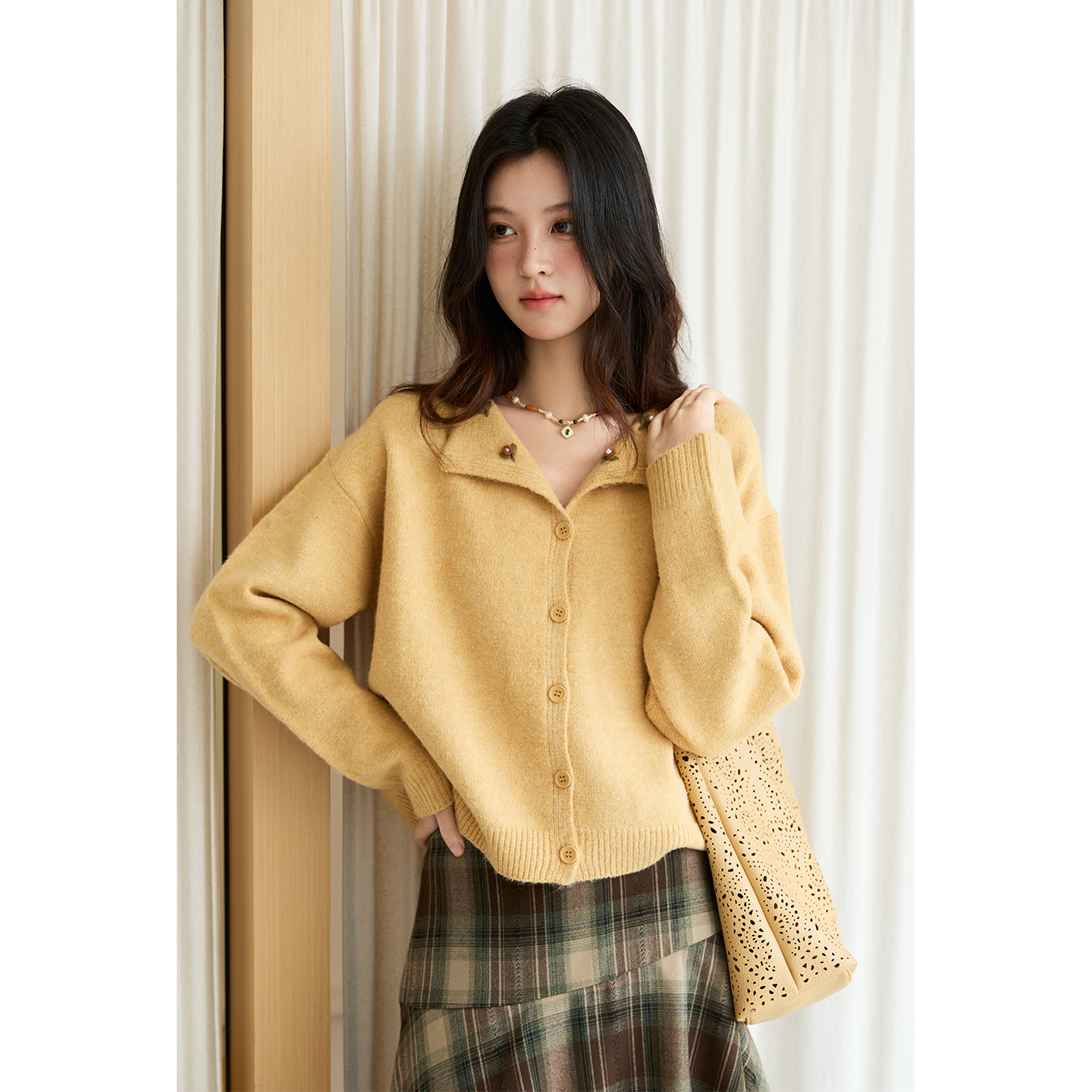 谜秀新品复古黄手工花朵开衫女秋冬羊毛纱线小翻领针织外套