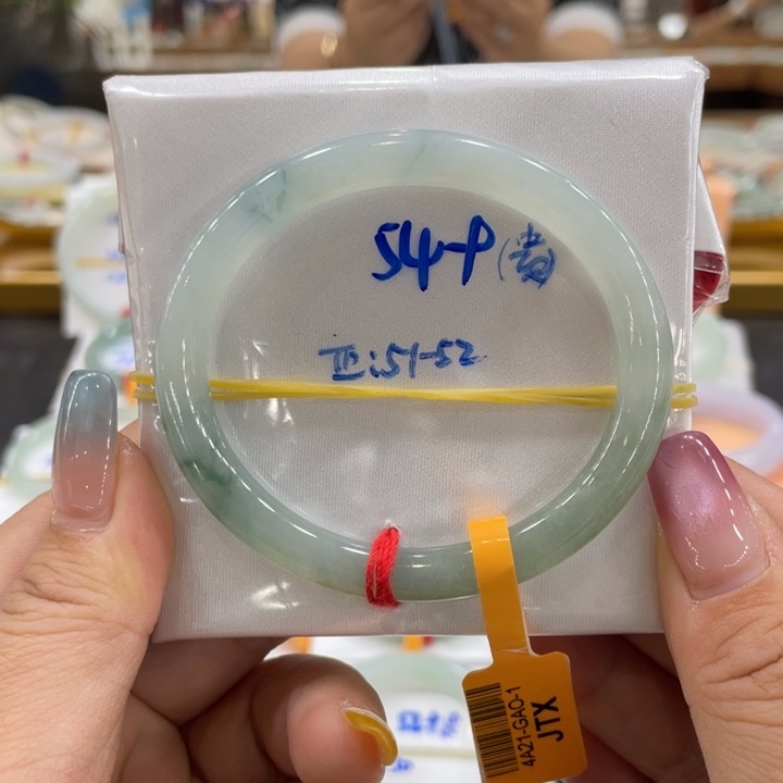 翡翠未镶嵌手镯小*?翡翠