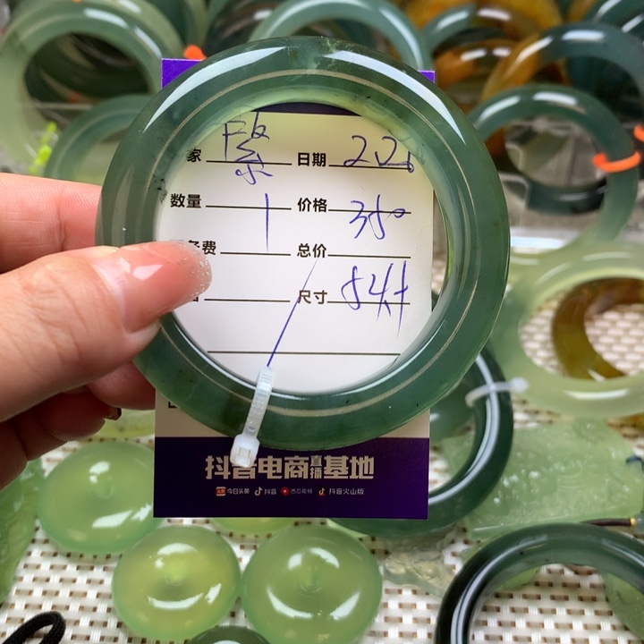 蛇纹石玉手镯未镶嵌綮**k