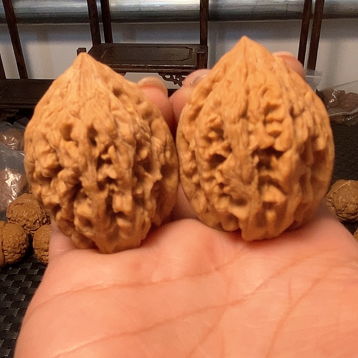 吊坠文玩核桃大古石.边36，肚37,高44