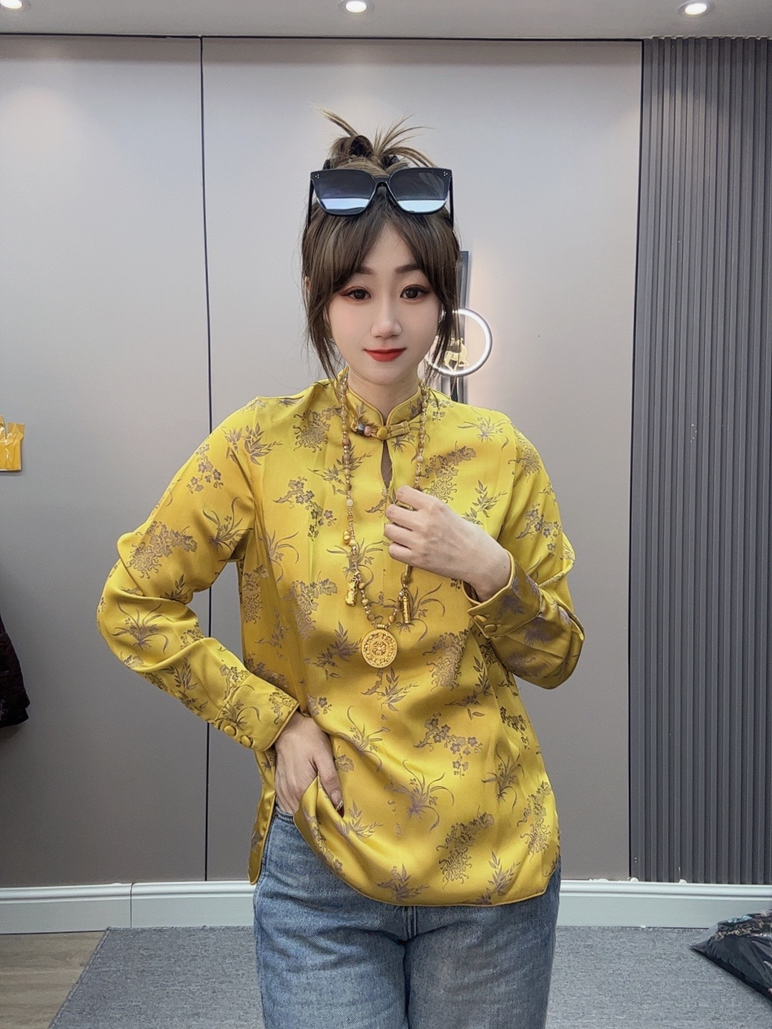 DD-6218国风缎面打底衫金黄色打底衫