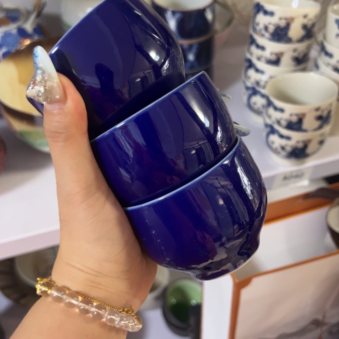 盖碗瓷器直播放漏中，