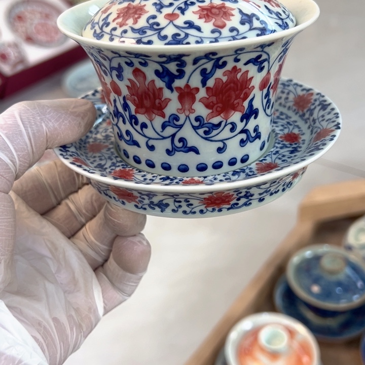 瓷片白青花釉里红缠枝莲马蹄盖碗