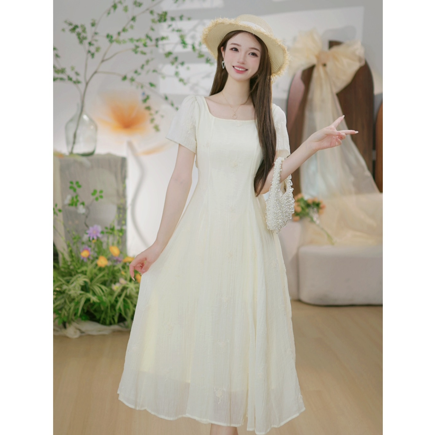 【流沙月光E】法式方领气质温柔风刺绣连衣裙女收腰显瘦约会长裙