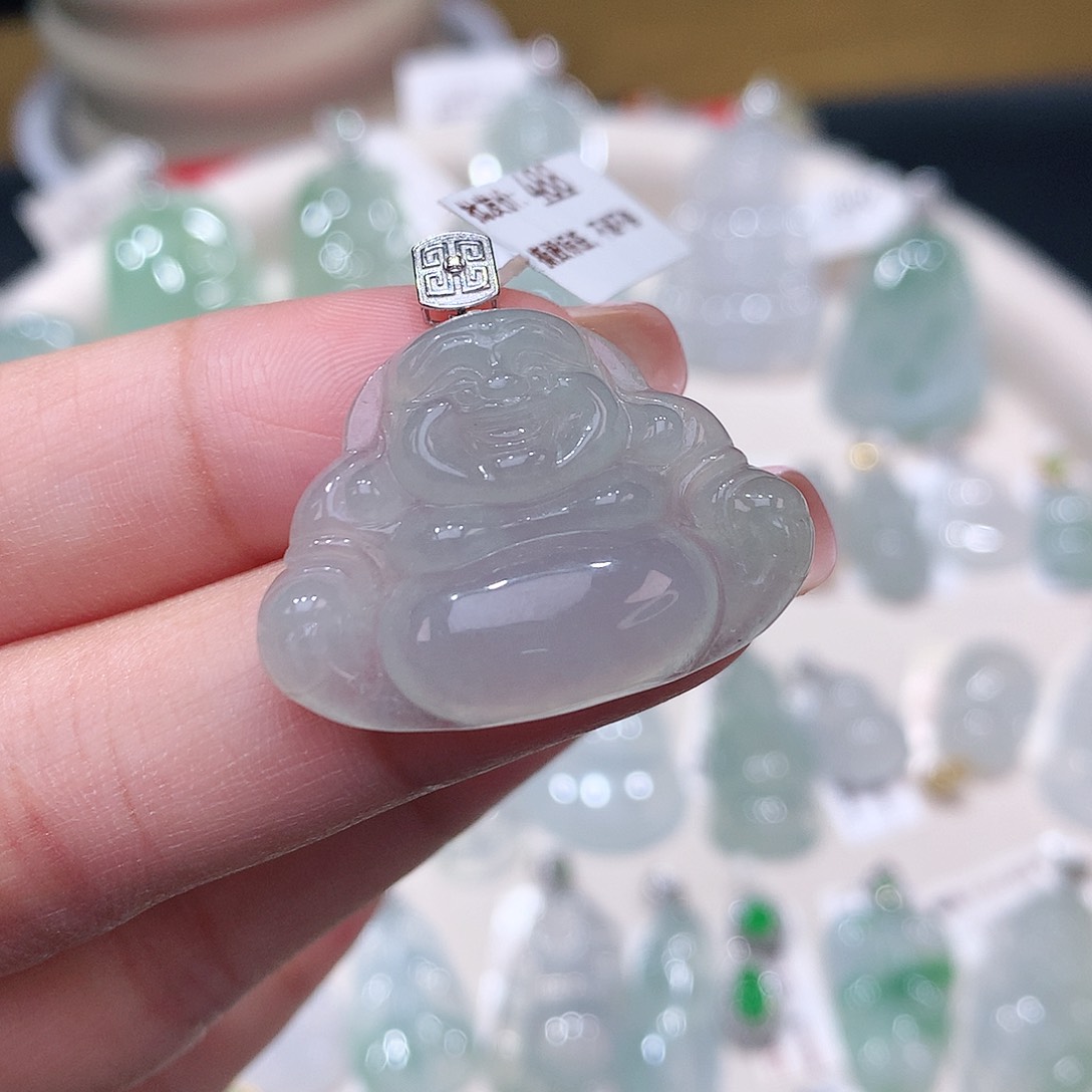 颈饰18K金镶嵌翡翠佛公