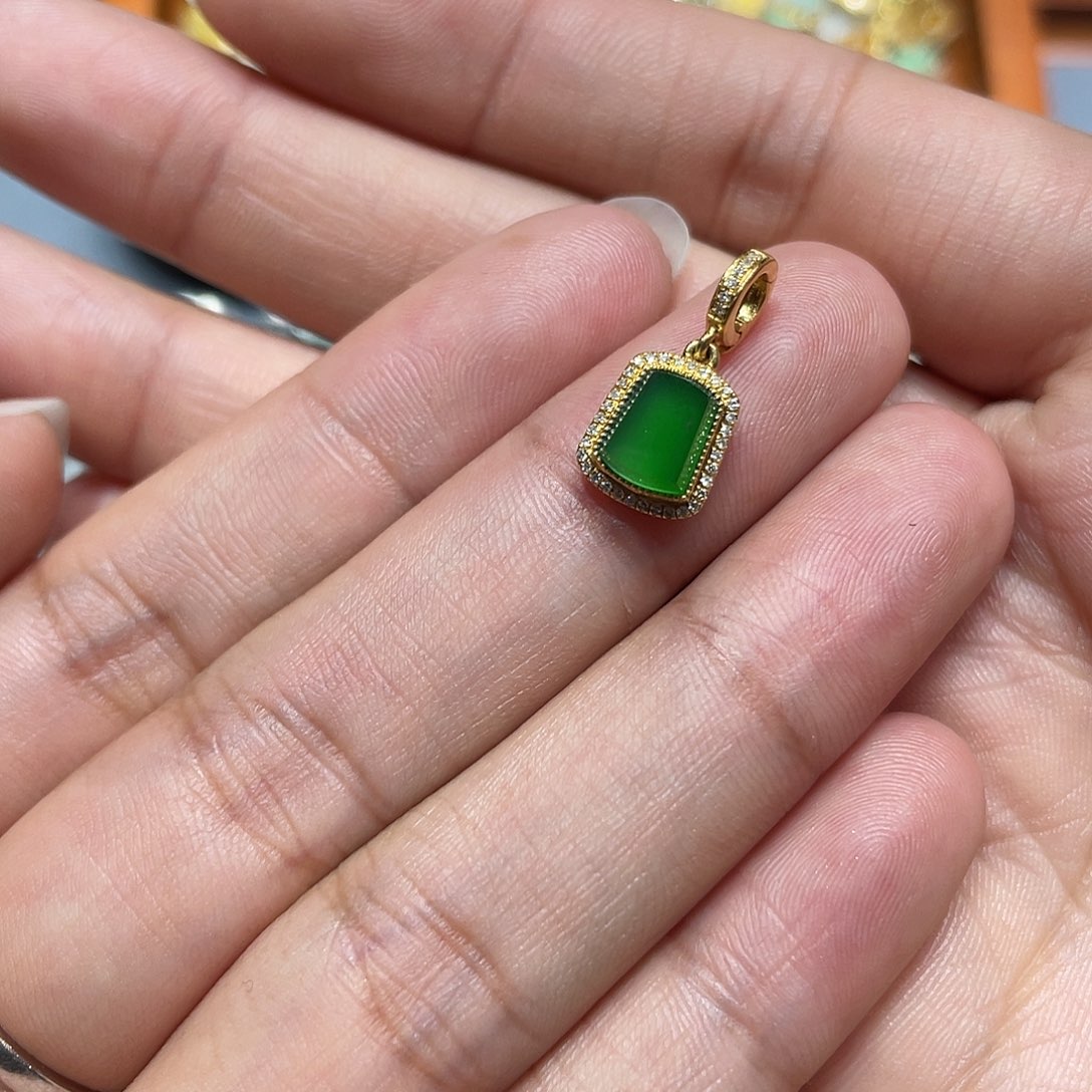 翡翠吊坠(不含链)18K金镶嵌