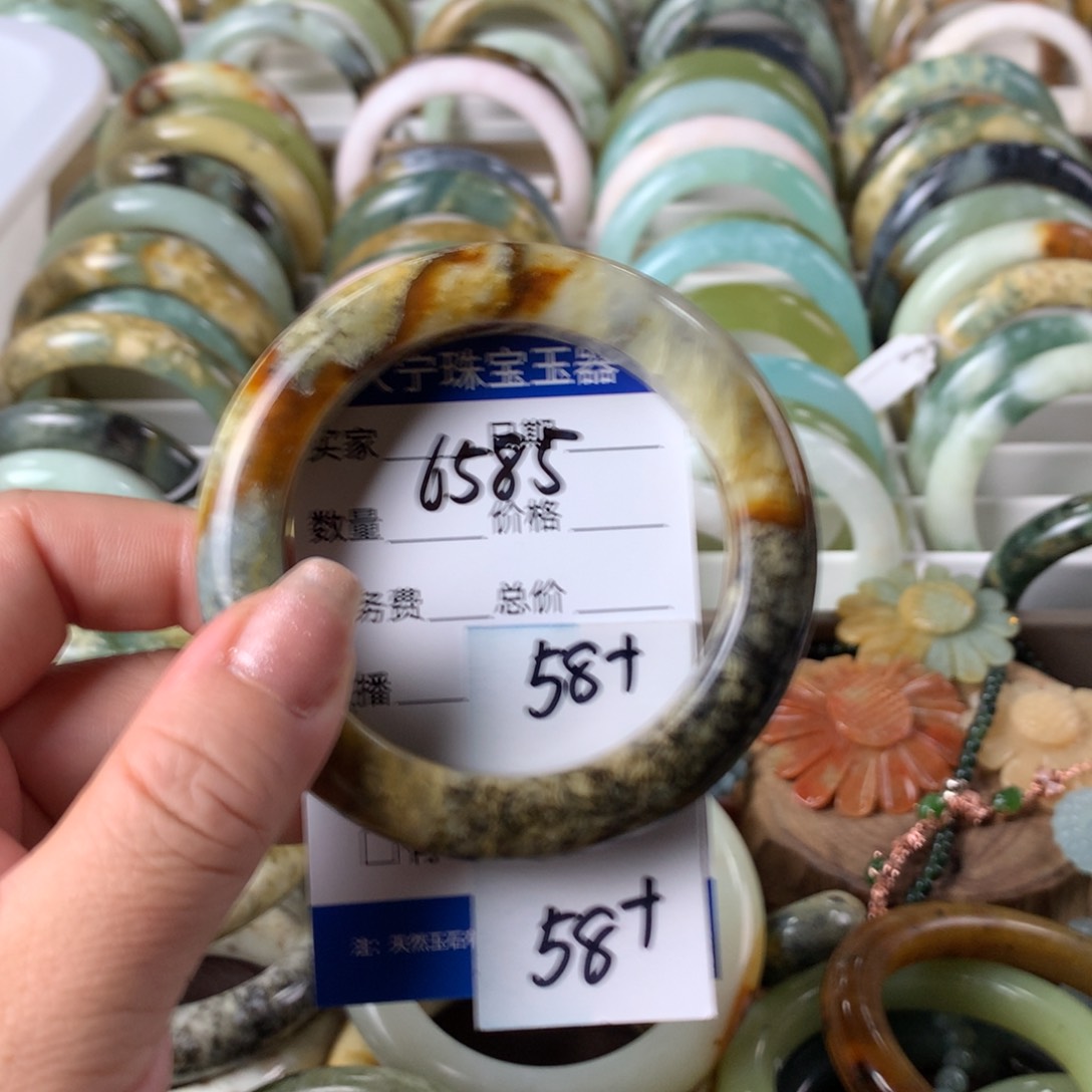 蛇纹石玉手镯未镶嵌6585