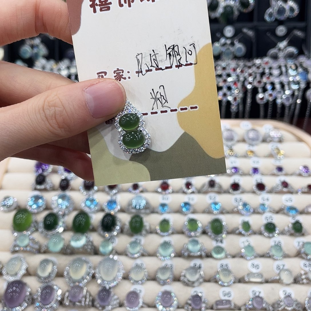 见***河蛇纹石玉银S925镶嵌颈饰吊坠