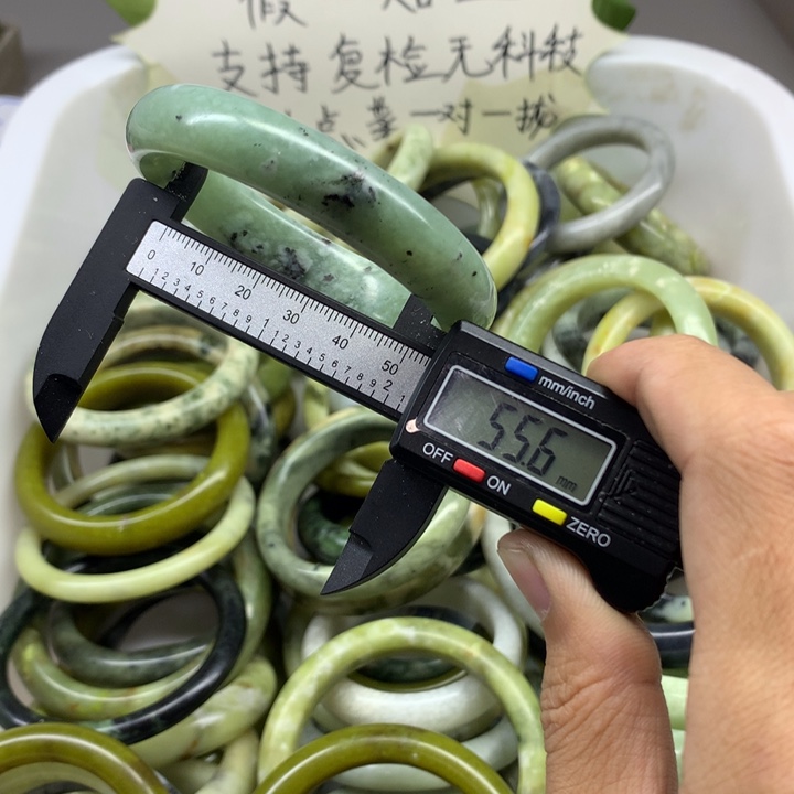 蛇纹石玉未镶嵌手镯21