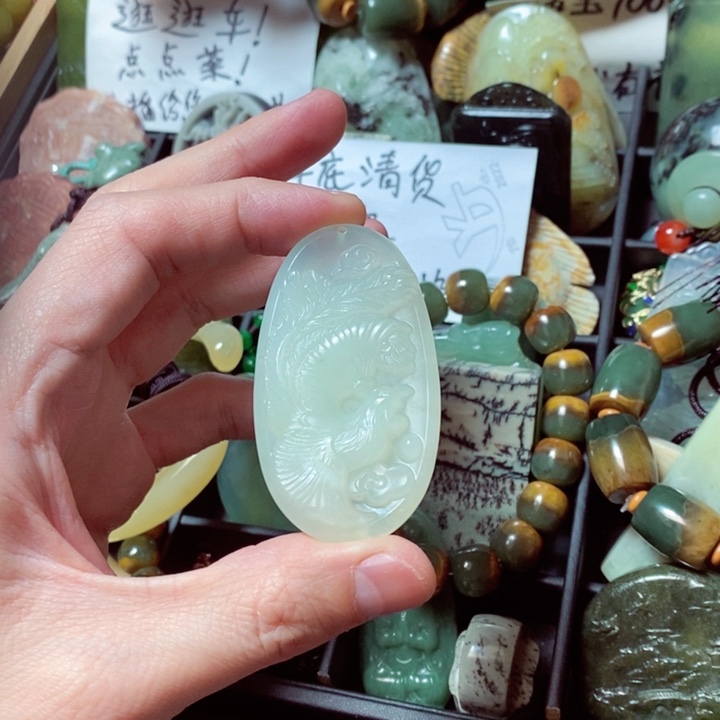 蛇纹石玉颈饰未镶嵌