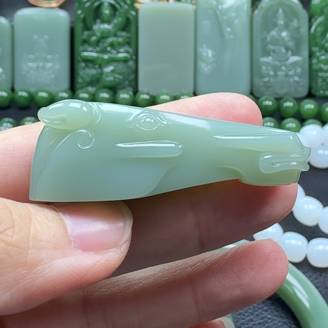 和田玉未镶嵌颈饰