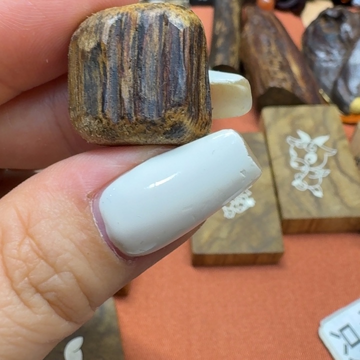 大叶紫檀（黑酸枝木类）