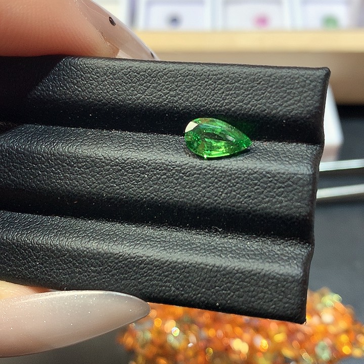 石榴石（沙弗莱）裸石未镶嵌1.01c t