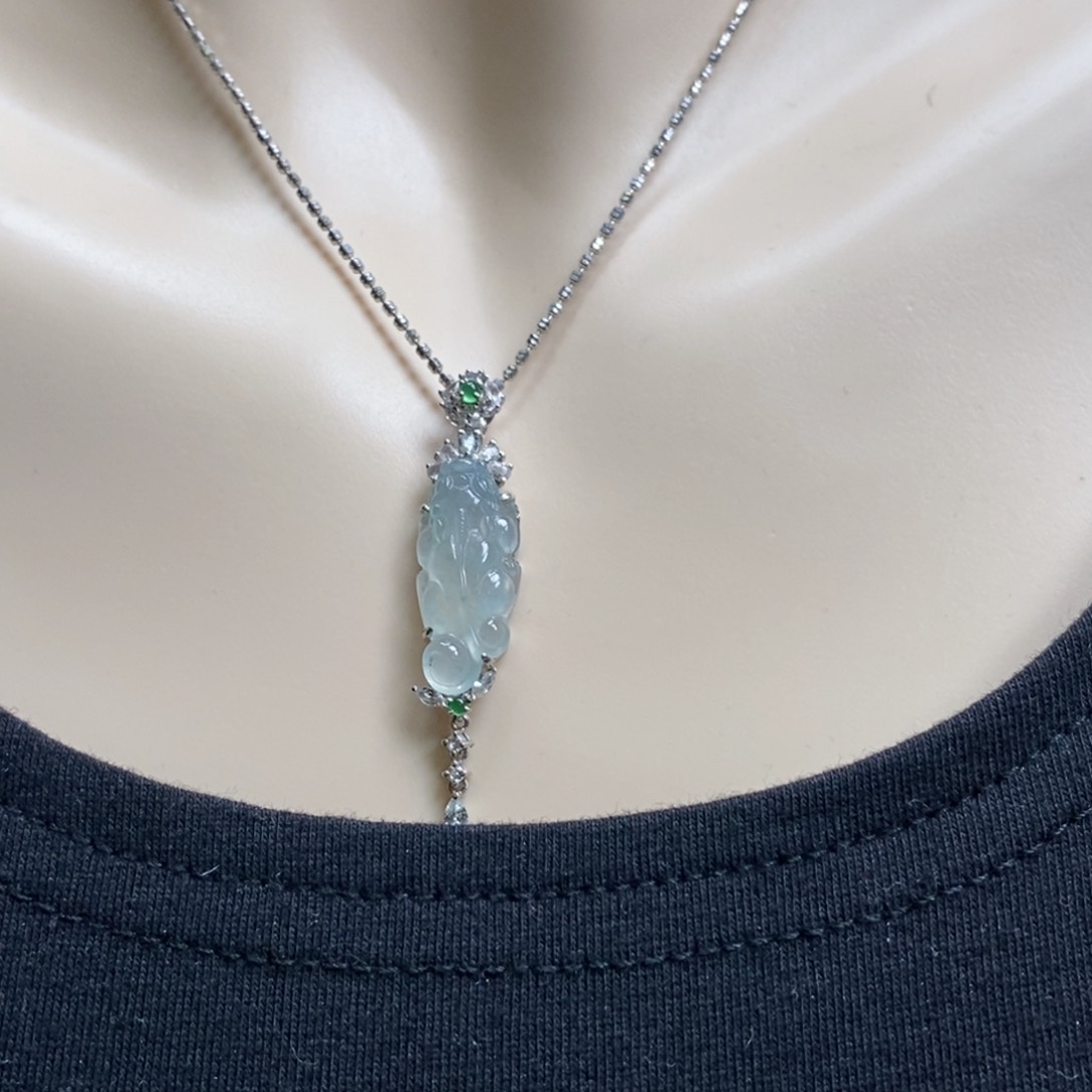 翡翠吊坠(赠链)18K金镶嵌