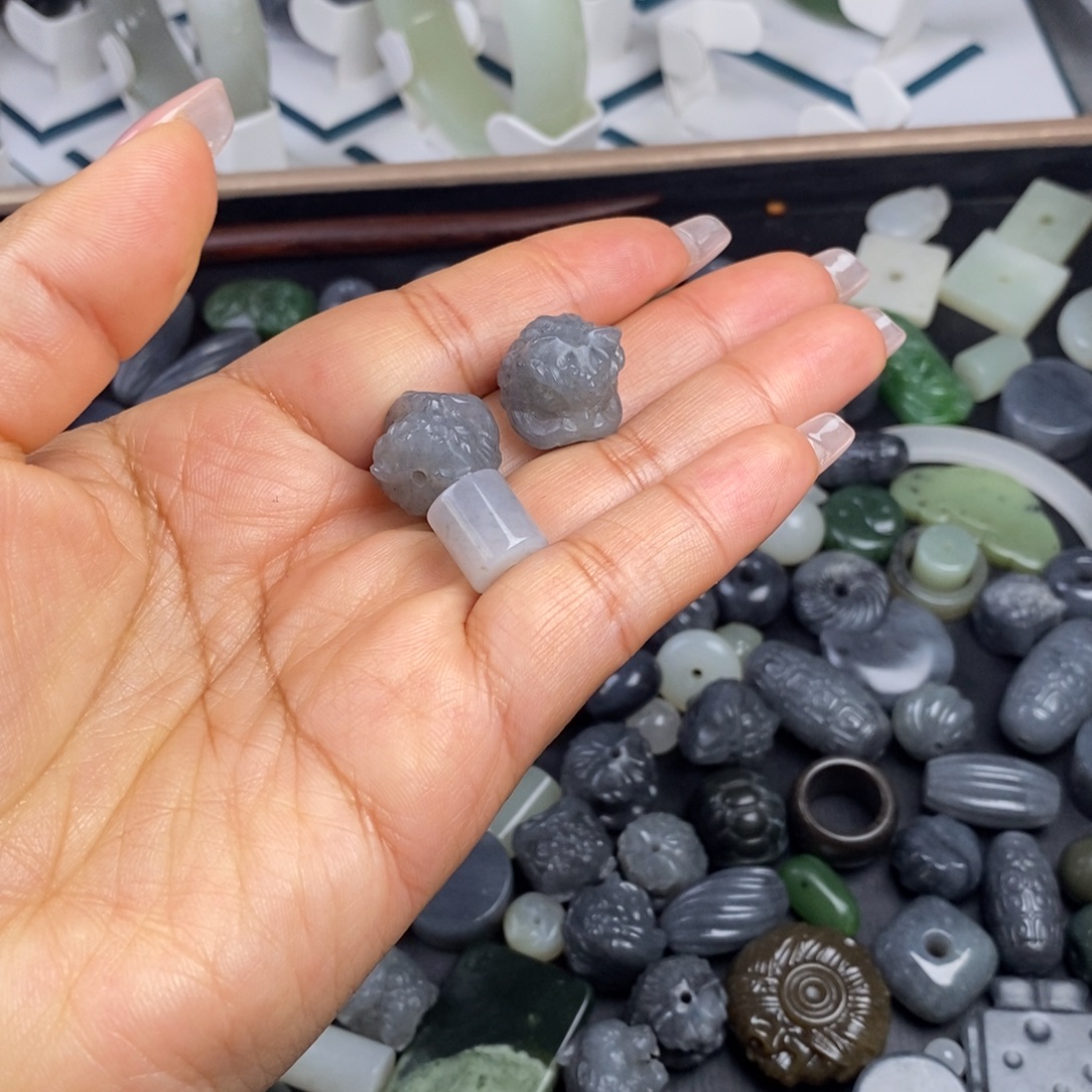 ****、和田玉未镶嵌颈饰