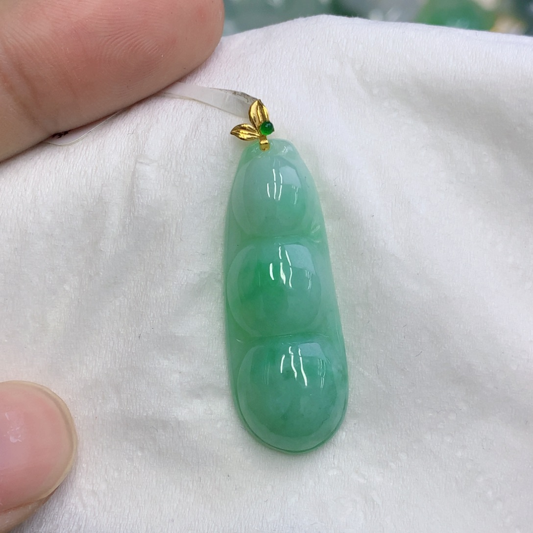 翡翠18K金镶嵌颈饰翡翠