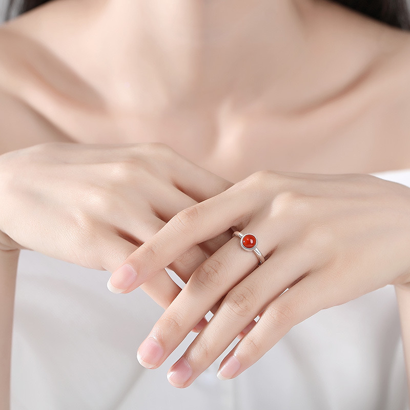 925银一点红玛瑙戒指圆形满色满肉柿子镶极简圆形简约指环