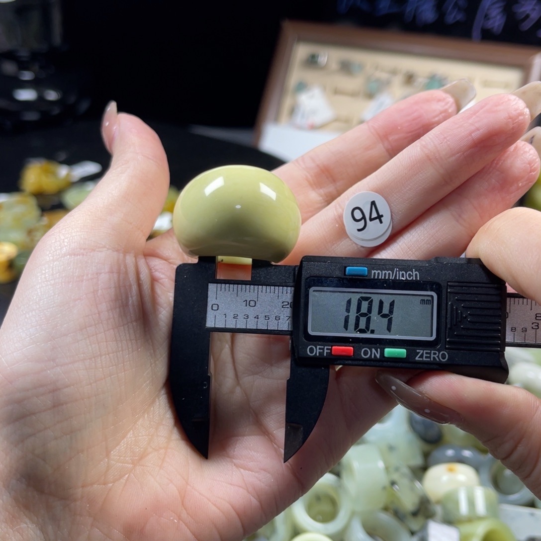 蛇纹石玉未镶嵌戒指