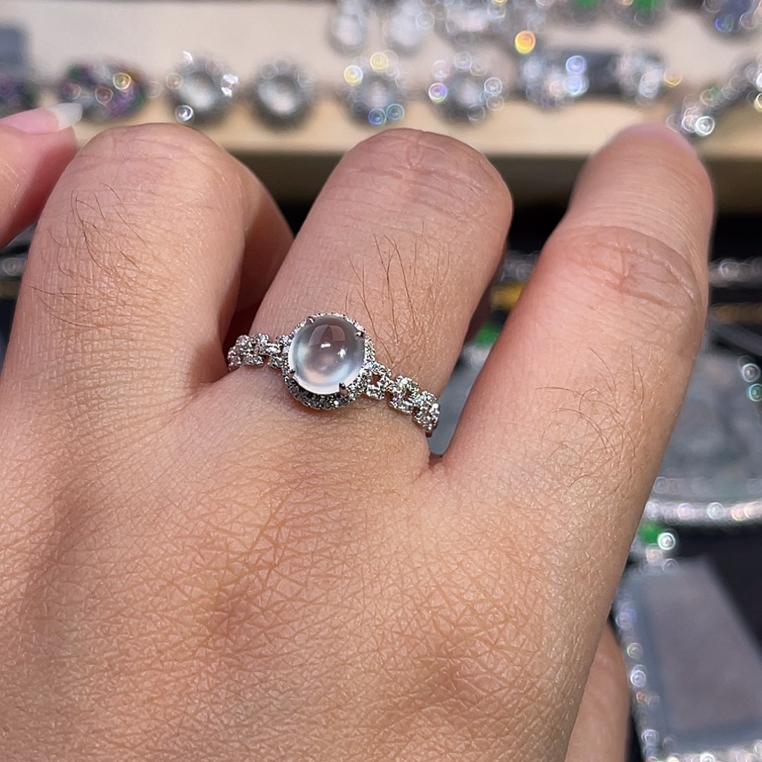 翡翠18K金镶嵌戒指冰蛋