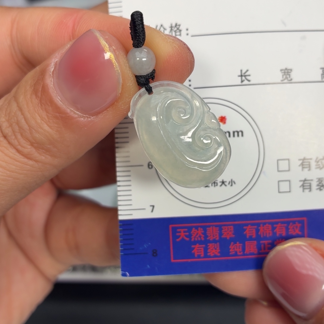 翡翠未镶嵌颈饰如意