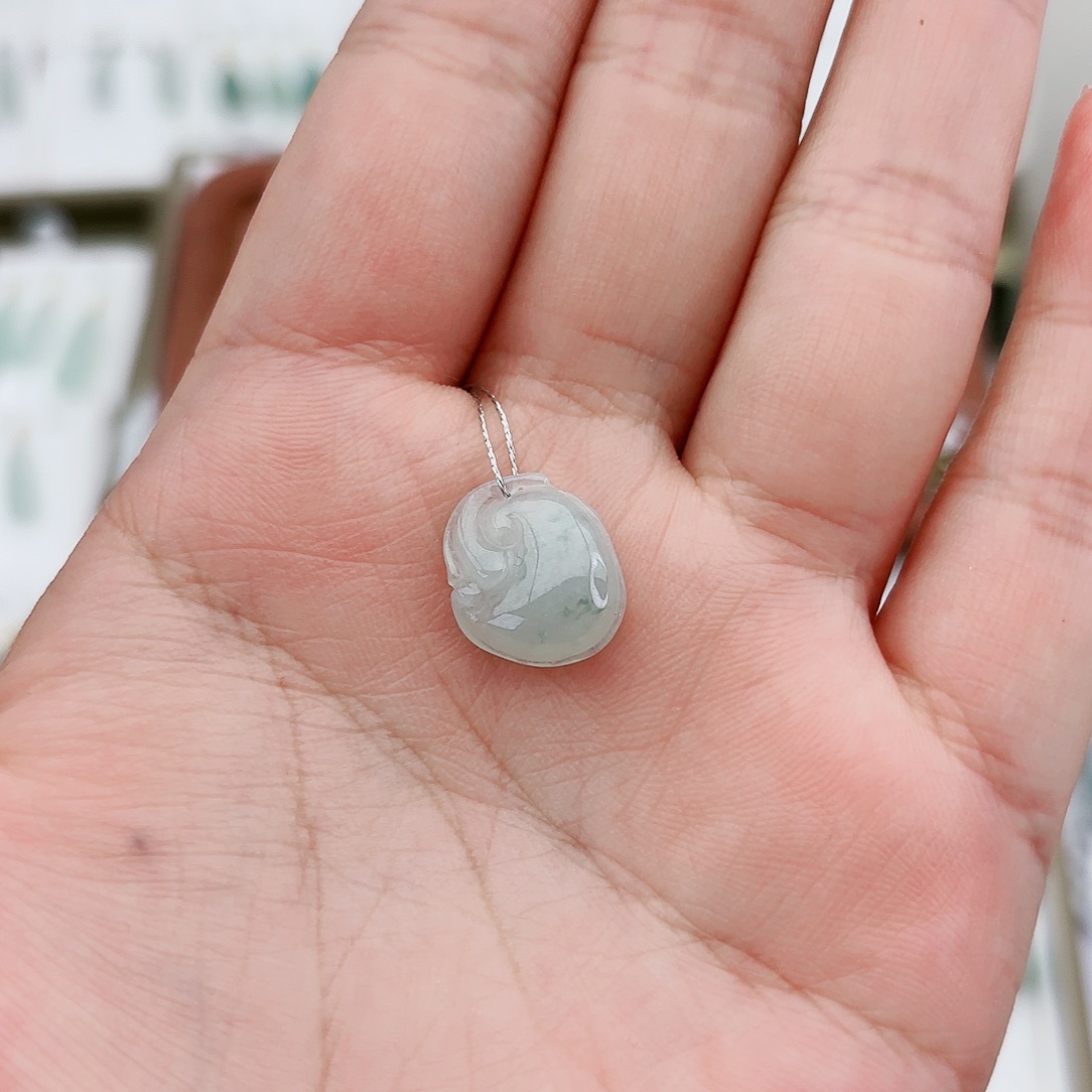 翡翠颈饰未镶嵌如意