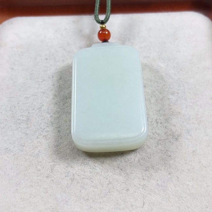 王***胖和田玉未镶嵌颈饰