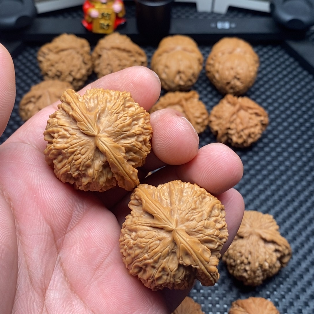 王***阁把件文玩核桃球白43尺