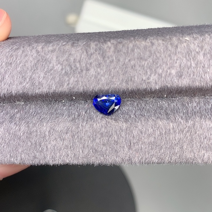 蓝宝石裸石未镶嵌皇家蓝蓝宝石1.04克拉未镶嵌