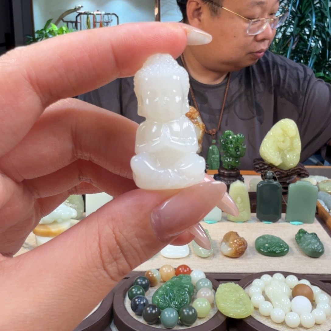 和田玉未镶嵌颈饰T****r