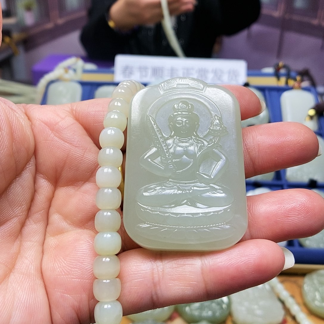 和田玉颈饰未镶嵌伊****子