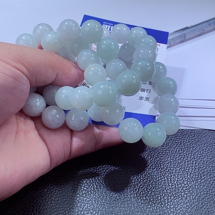 翡翠未镶嵌颈饰痴**对
