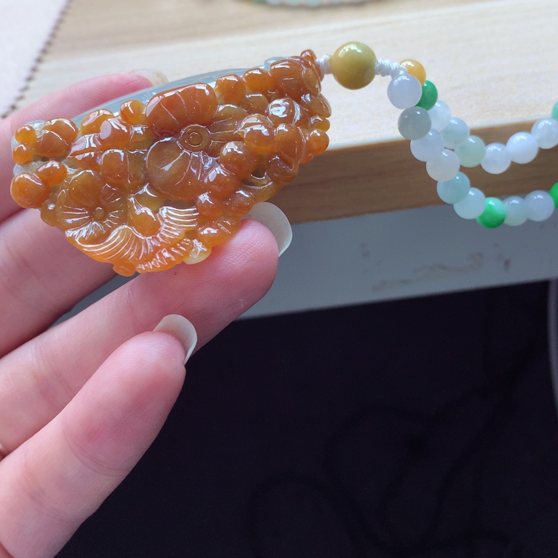 翡翠颈饰未镶嵌吊坠