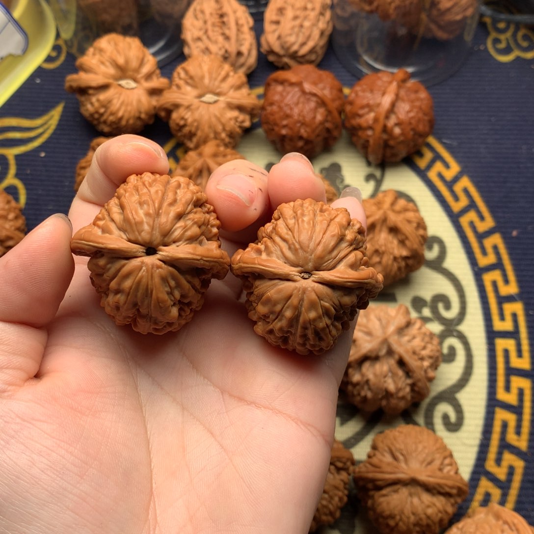 精品文玩核桃莲花虎