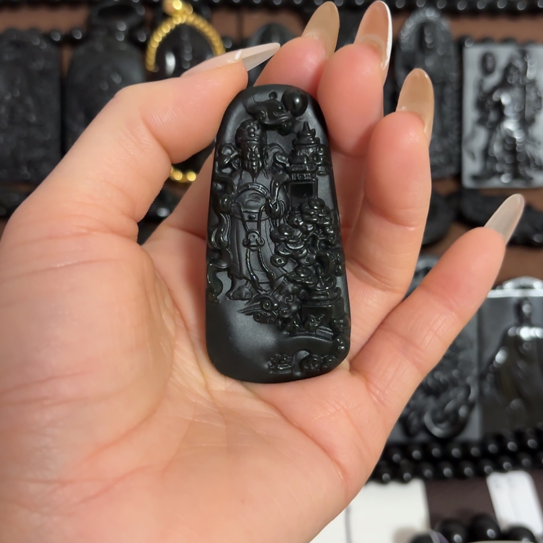 宜****蛇纹石玉未镶嵌颈饰